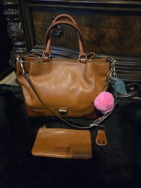 Dooney & Bourke Pbl  Leather Lg Barlow Tote With Matching Pouch And Key Chain